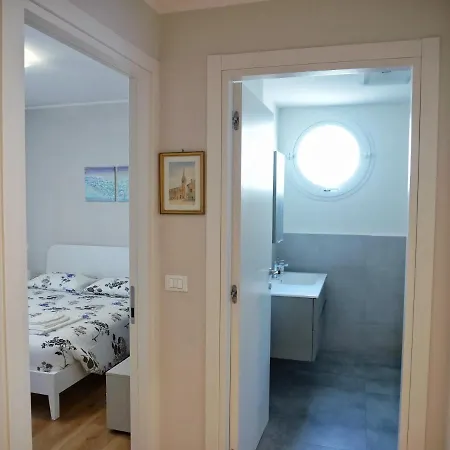 Faro Dell'estate Delizioso Bicamera Con Posto Auto Dietro La *