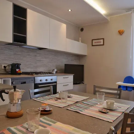 Faro Dell'estate Delizioso Bicamera Con Posto Auto Dietro La غرادو