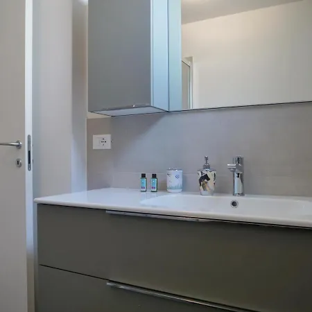 Faro Dell'estate Delizioso Bicamera Con Posto Auto Dietro La شقة *