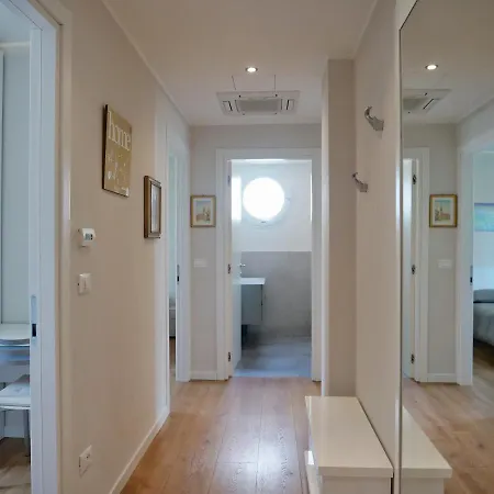 Faro Dell'estate Delizioso Bicamera Con Posto Auto Dietro La *