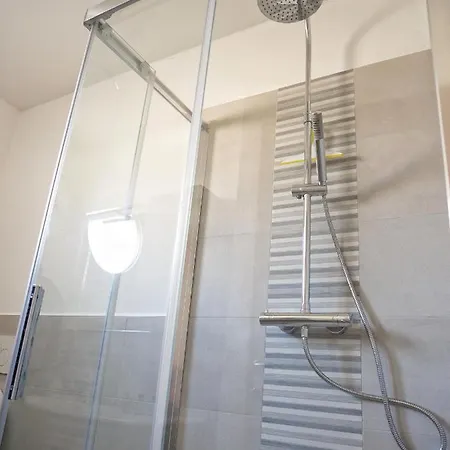 Faro Dell'estate Delizioso Bicamera Con Posto Auto Dietro La شقة *