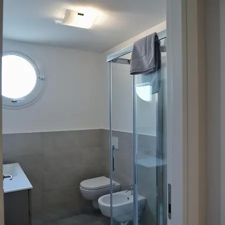 Faro Dell'estate Delizioso Bicamera Con Posto Auto Dietro La غرادو