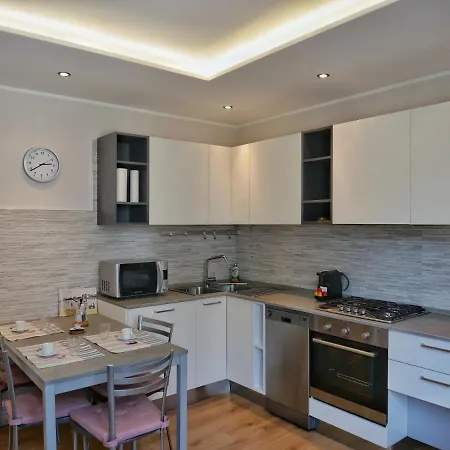 Faro Dell'estate Delizioso Bicamera Con Posto Auto Dietro La غرادو