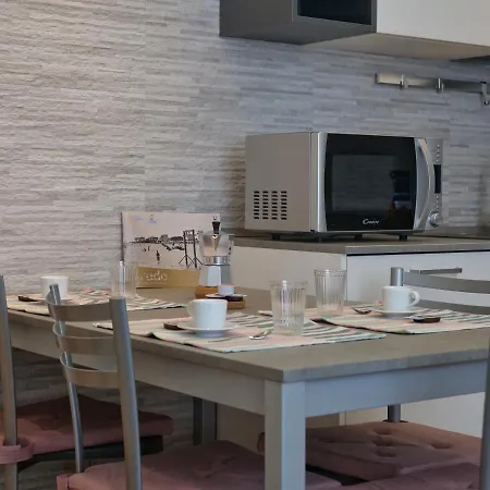 Faro Dell'estate Delizioso Bicamera Con Posto Auto Dietro La Appartement