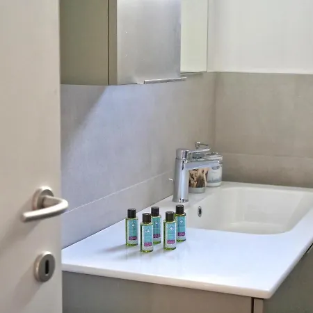 Faro Dell'estate Delizioso Bicamera Con Posto Auto Dietro La